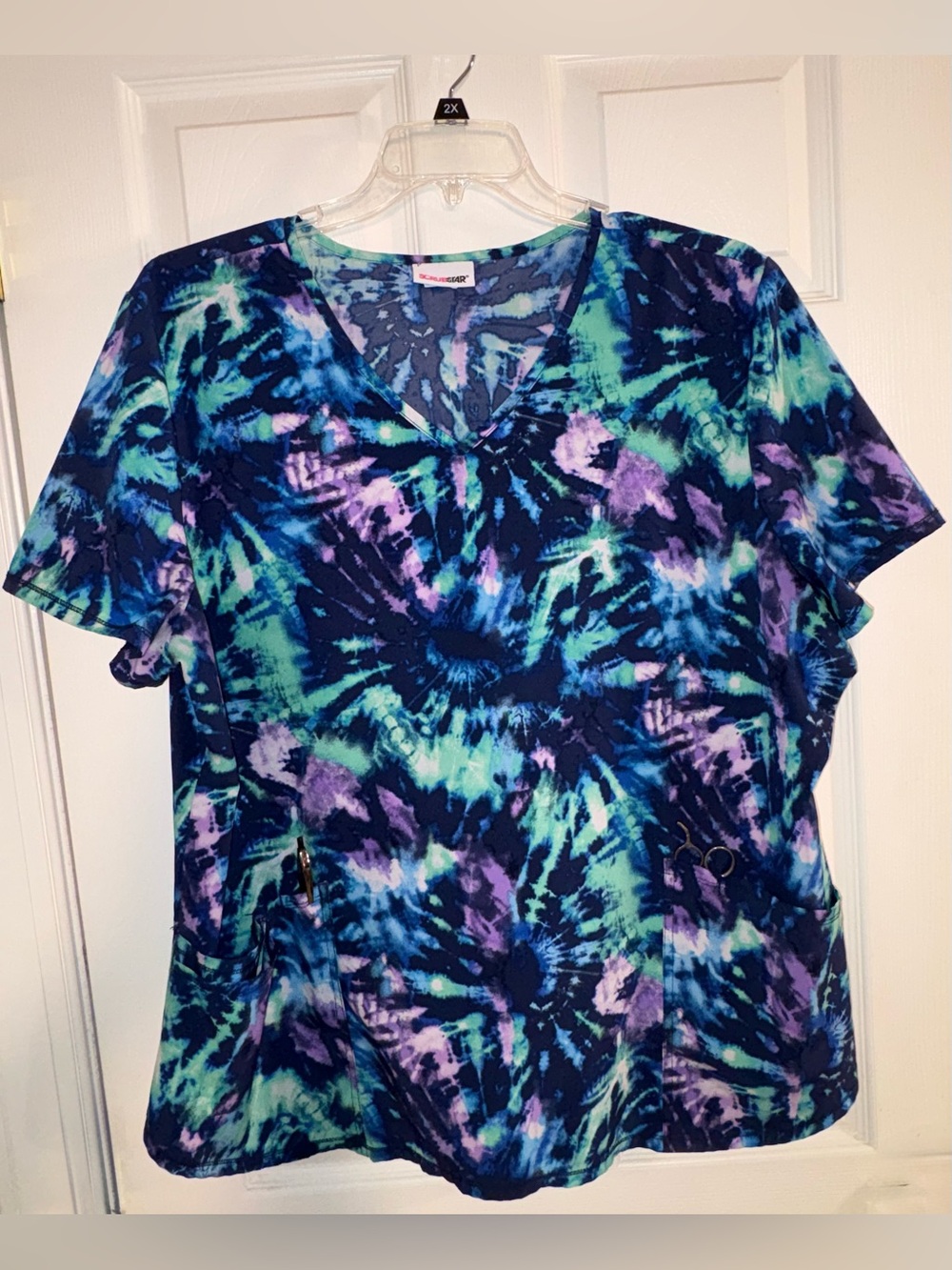 XL Scrub Top Women’s Tie-Dye V-Neck Top - Blue & Purple